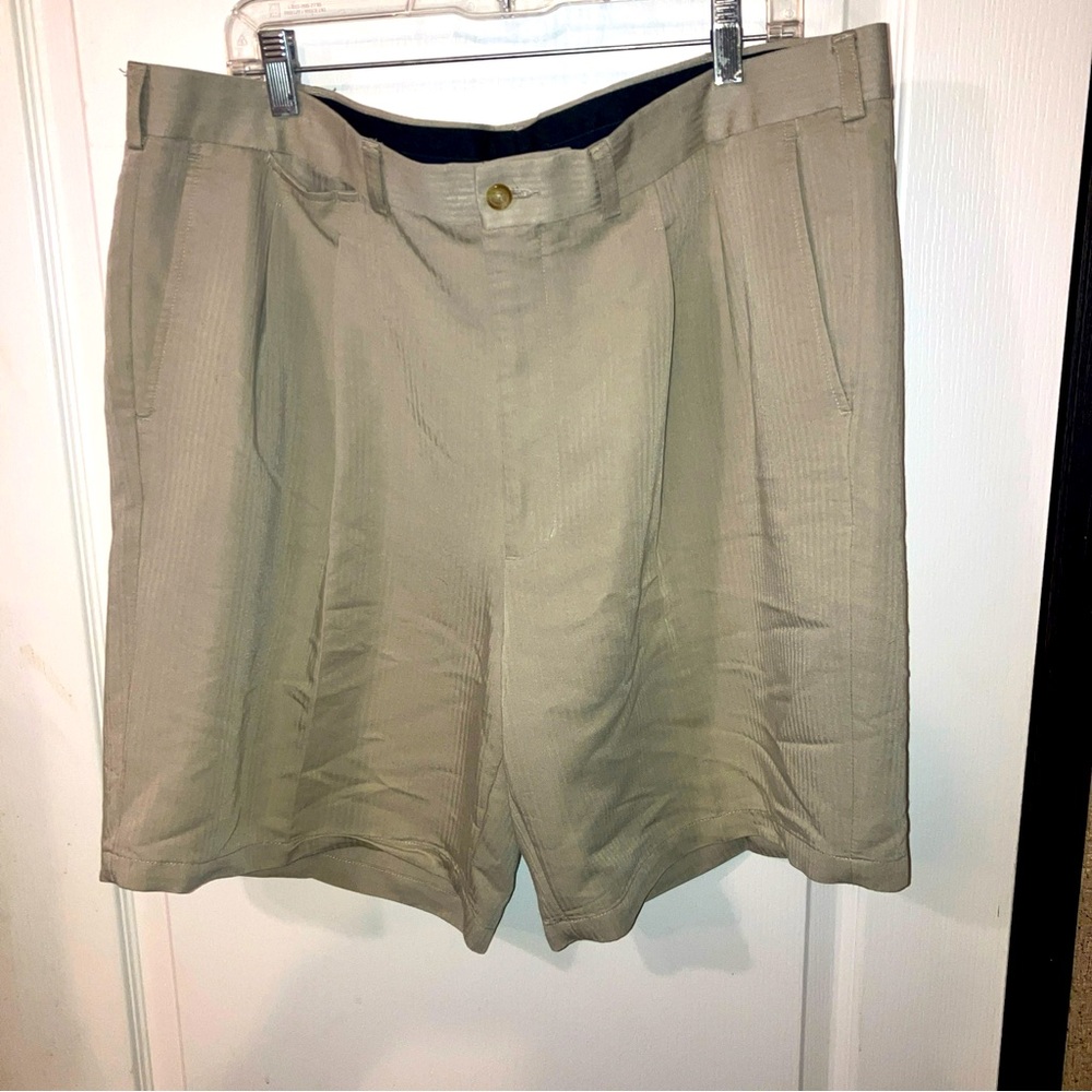 Callaway Men’s pleated Shorts Size 40  beige